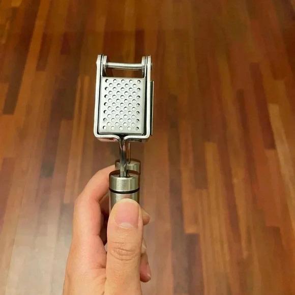 Garlic Press - Picture 2 of 4